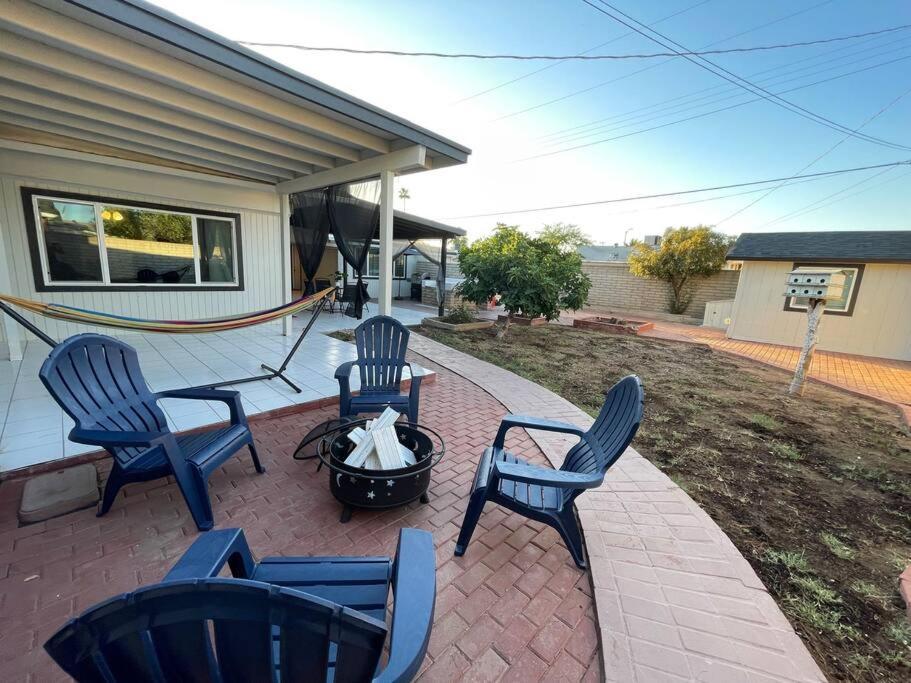 New Midtown Modern With Backyard