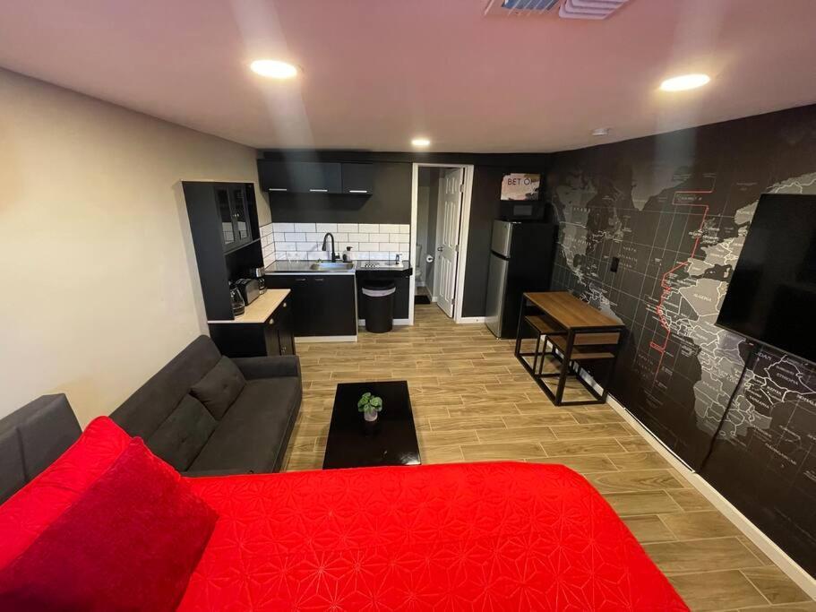 New Midtown Modern With Backyard Appartement