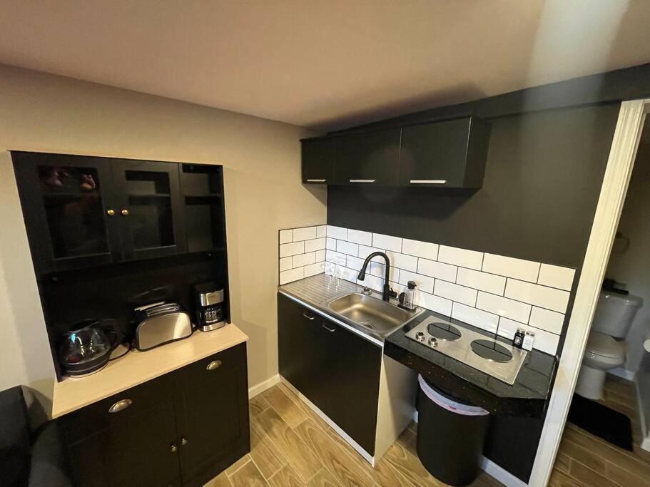 Appartement New Midtown Modern With Backyard *