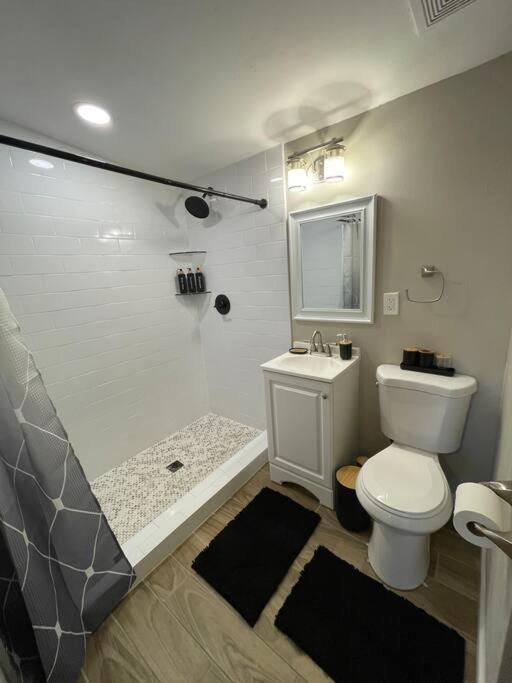 Appartement New Midtown Modern With Backyard *